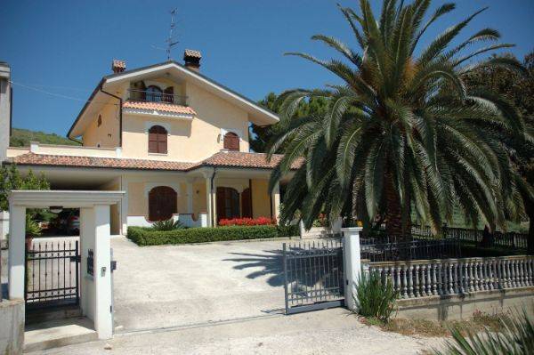 Villa in vendita a San Benedetto del Tronto, 6 locali, zona Località: PortodAscoli, prezzo € 490.000 | PortaleAgenzieImmobiliari.it