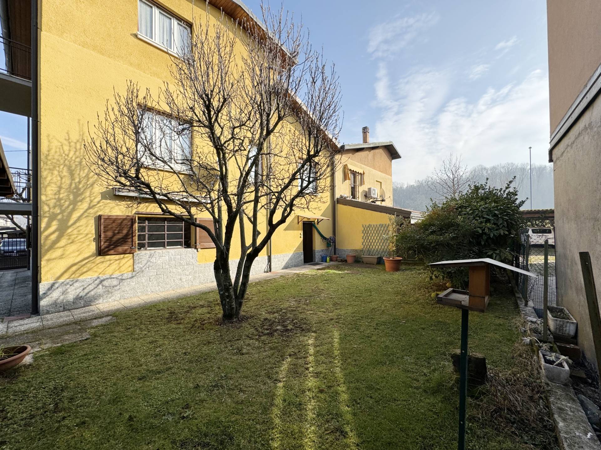 Villa a Schiera in vendita a Daverio, 5 locali, prezzo € 220.000 | PortaleAgenzieImmobiliari.it