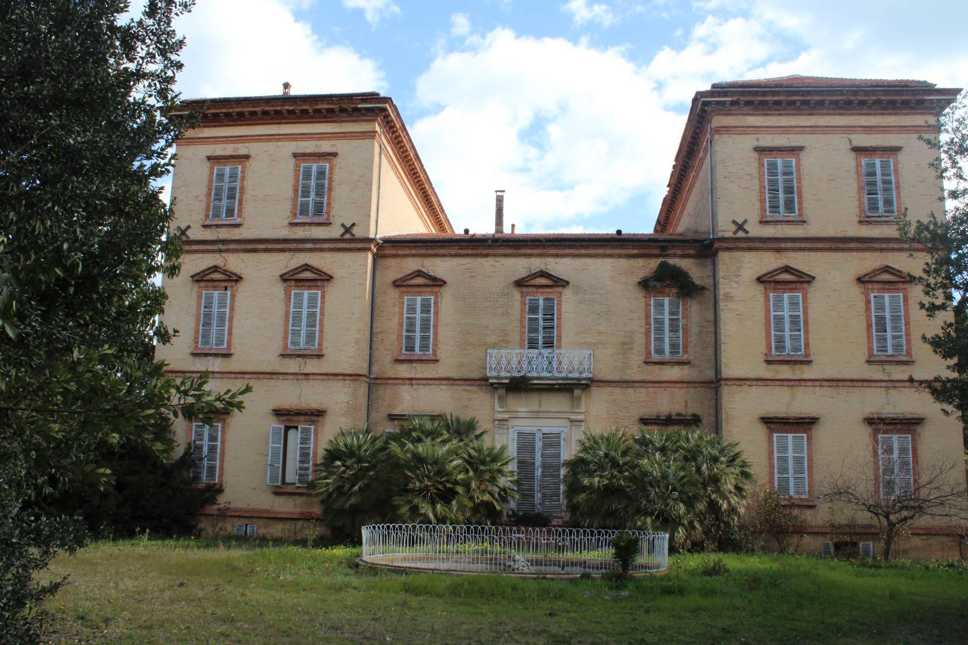 Villa in vendita a Giulianova, 10 locali, prezzo € 900.000 | PortaleAgenzieImmobiliari.it