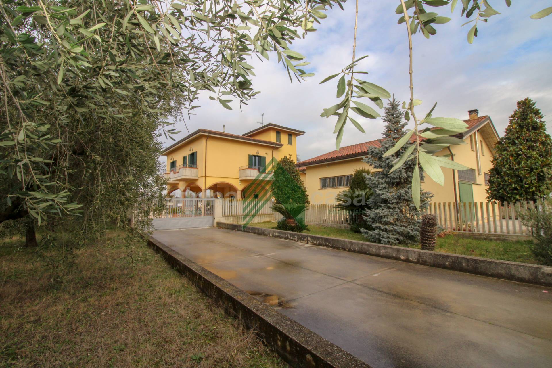 Villa in vendita a Giulianova, 9 locali, zona Località: GiulianovaPaese, prezzo € 450.000 | PortaleAgenzieImmobiliari.it