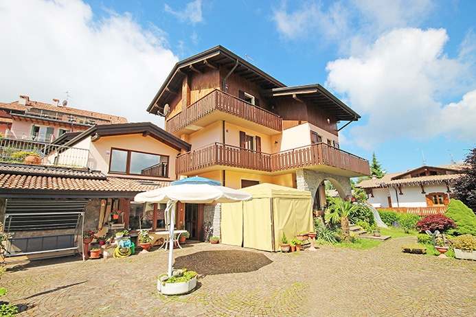 Villa in vendita a Selvino, 15 locali, prezzo € 1.250.000 | PortaleAgenzieImmobiliari.it