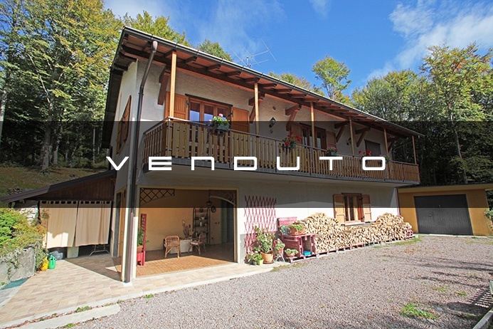 Villa in vendita a Fuipiano Valle Imagna, 10 locali, prezzo € 240.000 | PortaleAgenzieImmobiliari.it