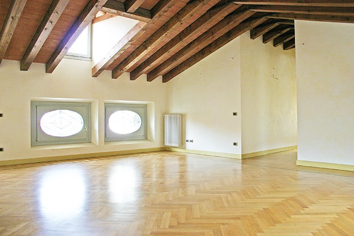 Attico / Mansarda in affitto a Bergamo, 4 locali, zona rale, prezzo € 2.700 | PortaleAgenzieImmobiliari.it
