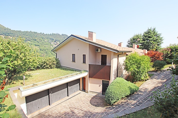 Villa in vendita a Alzano Lombardo, 7 locali, prezzo € 850.000 | PortaleAgenzieImmobiliari.it