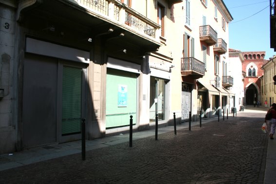 Negozio / Locale in affitto a Vigevano, 9999 locali, zona Località: Centro, prezzo € 4.166 | PortaleAgenzieImmobiliari.it