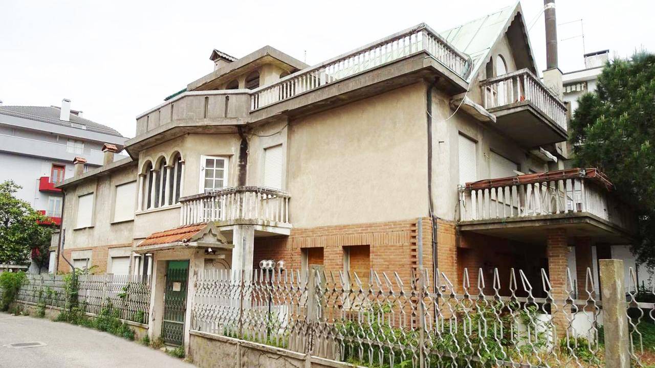Villa in vendita a Chioggia, 10 locali, prezzo € 490.000 | PortaleAgenzieImmobiliari.it