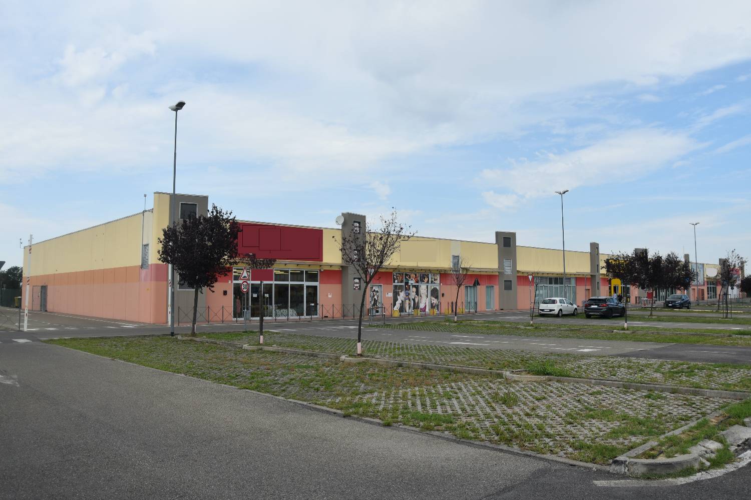 Immobile Commerciale in vendita a Voghera, 7 locali, prezzo € 2.000.000 | PortaleAgenzieImmobiliari.it