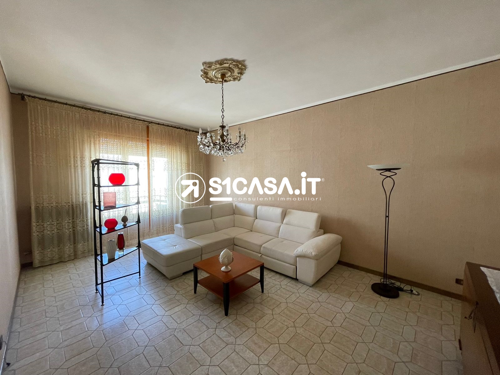 Appartamento in affitto a Galatina, 9 locali, prezzo € 450 | PortaleAgenzieImmobiliari.it
