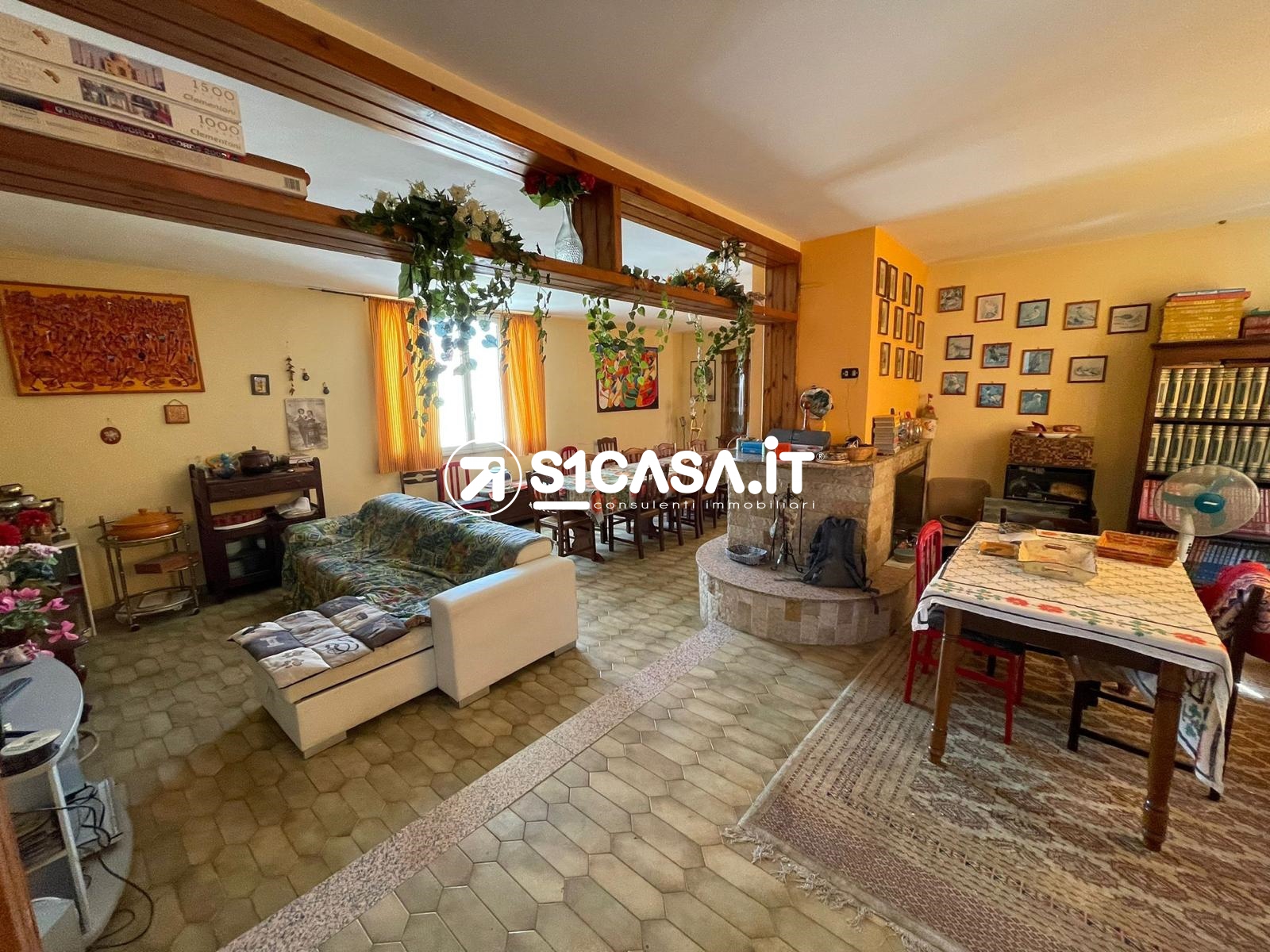 Appartamento in vendita a Galatina, 11 locali, prezzo € 168.000 | PortaleAgenzieImmobiliari.it