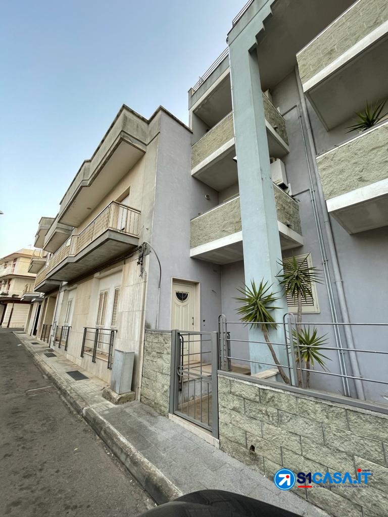 Appartamento in vendita a Galatone, 7 locali, prezzo € 112.000 | CambioCasa.it