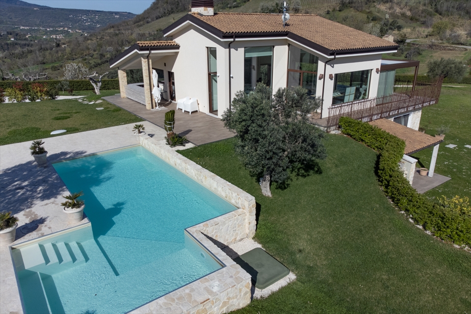 Villa in vendita a San Martino sulla Marrucina, 4 locali, Trattative riservate | PortaleAgenzieImmobiliari.it