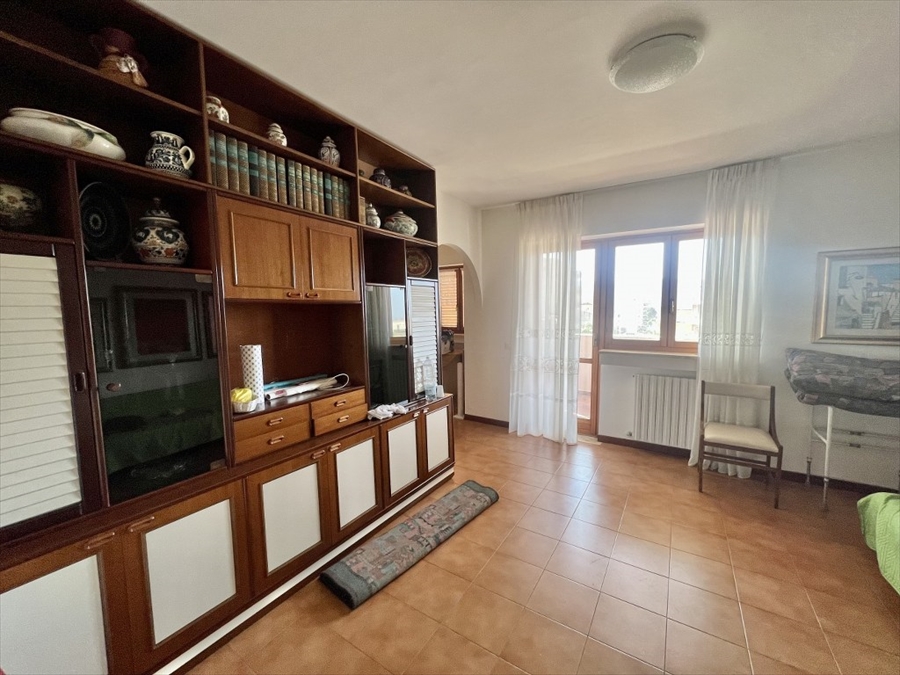 Appartamento in vendita a Reggio Calabria, 4 locali, prezzo € 50.000 | PortaleAgenzieImmobiliari.it