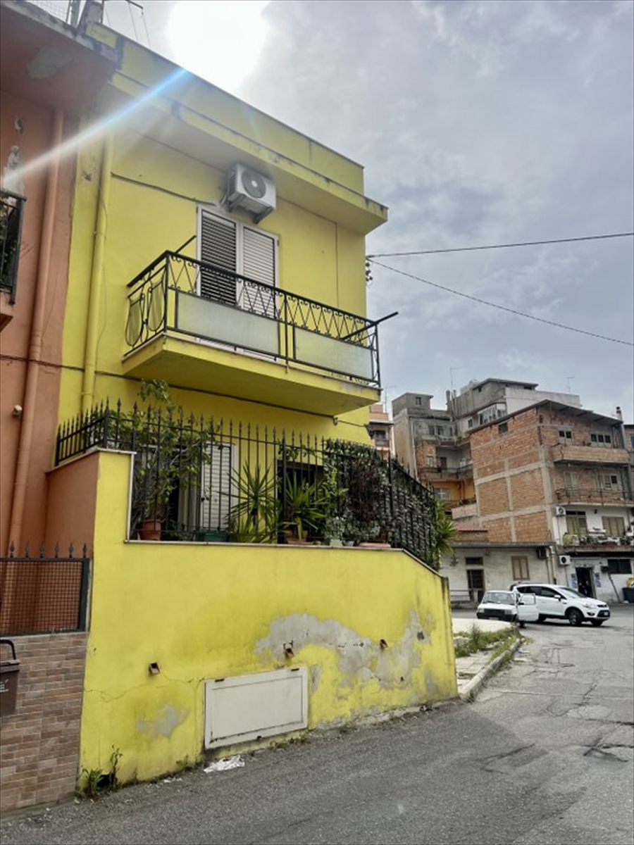 Soluzione Indipendente in vendita a Reggio Calabria, 5 locali, prezzo € 70.000 | PortaleAgenzieImmobiliari.it