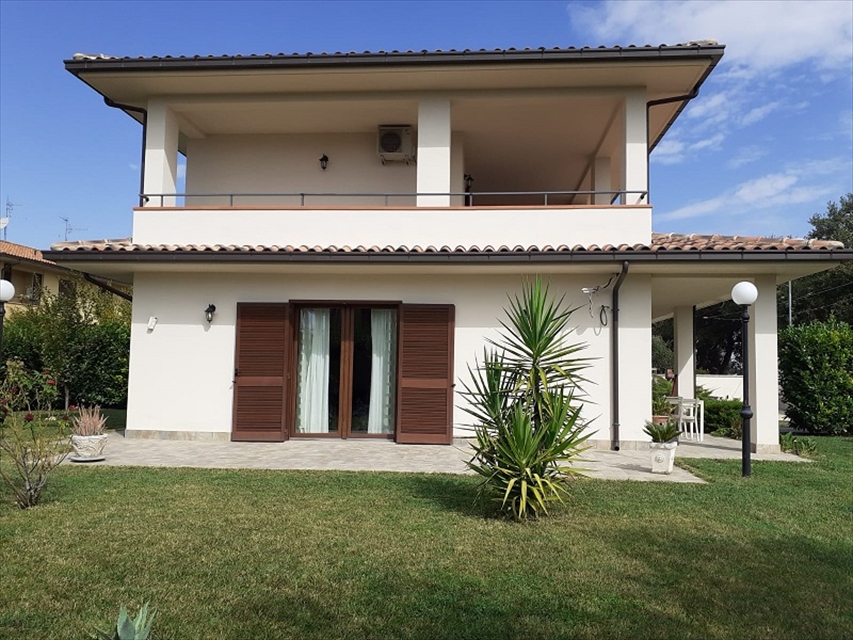 Villa in vendita a Rosciano, 4 locali, prezzo € 320.000 | CambioCasa.it