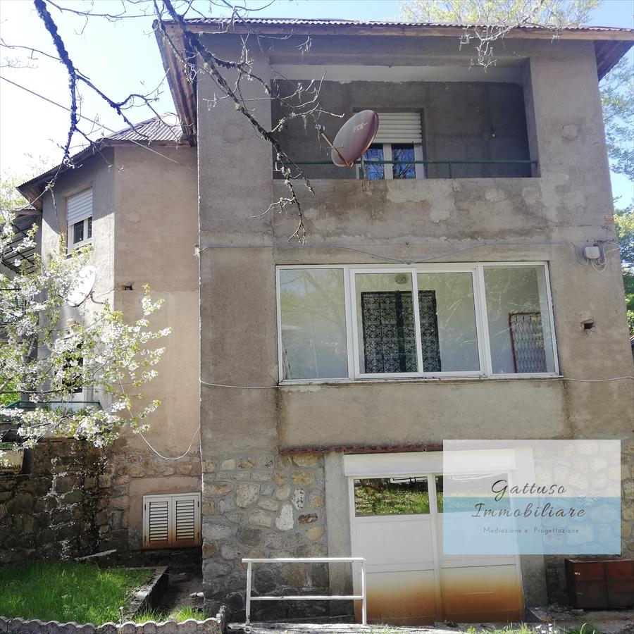 Appartamento in vendita a Santo Stefano in Aspromonte, 6 locali, prezzo € 75.000 | PortaleAgenzieImmobiliari.it