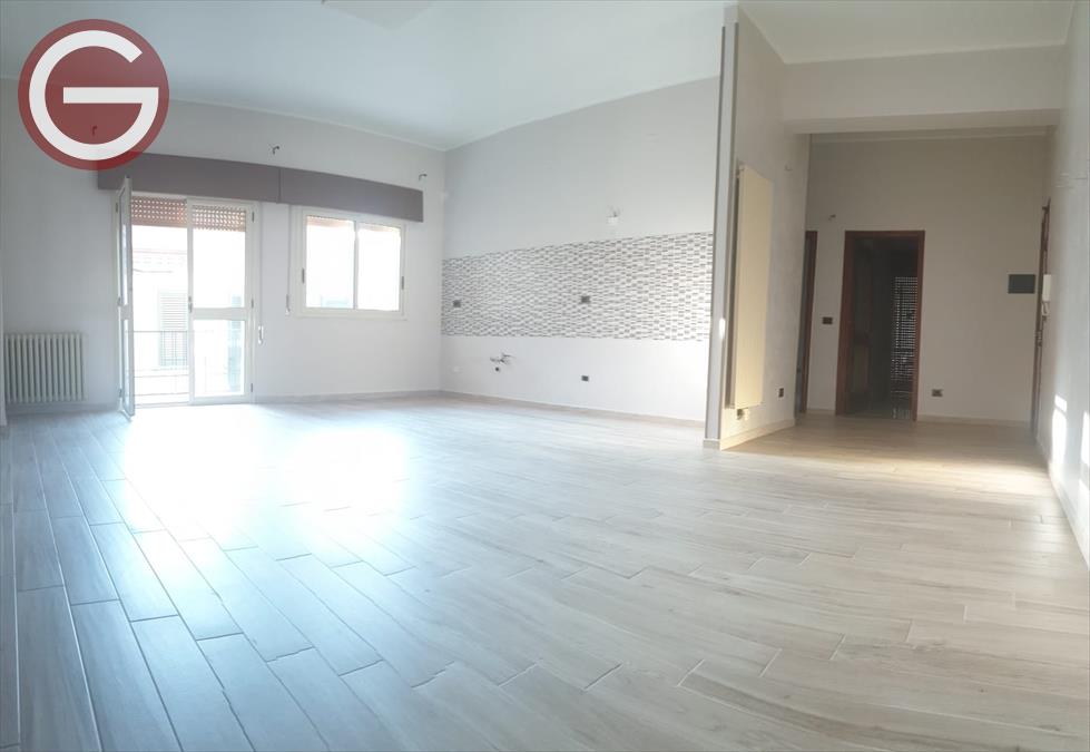 Appartamento in vendita a Taurianova, 4 locali, prezzo € 75.000 | PortaleAgenzieImmobiliari.it