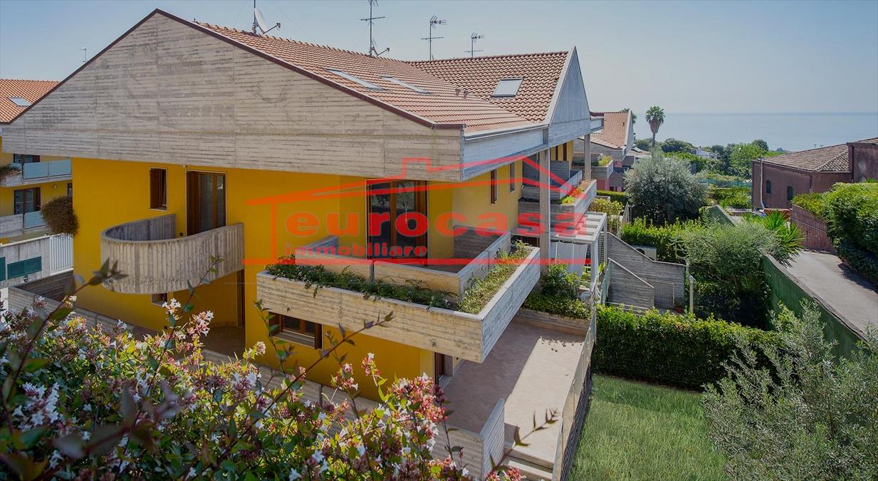 Villa Bifamiliare in vendita a San Gregorio di Catania, 10 locali, prezzo € 640.000 | PortaleAgenzieImmobiliari.it