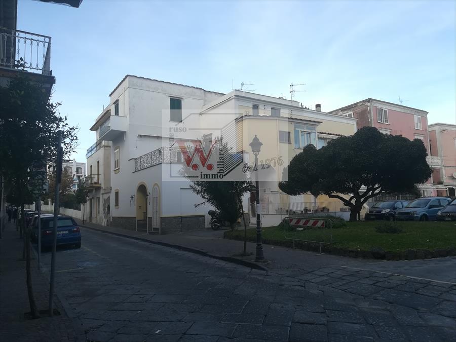 Appartamento in vendita a Ischia, 4 locali, prezzo € 230.000 | CambioCasa.it