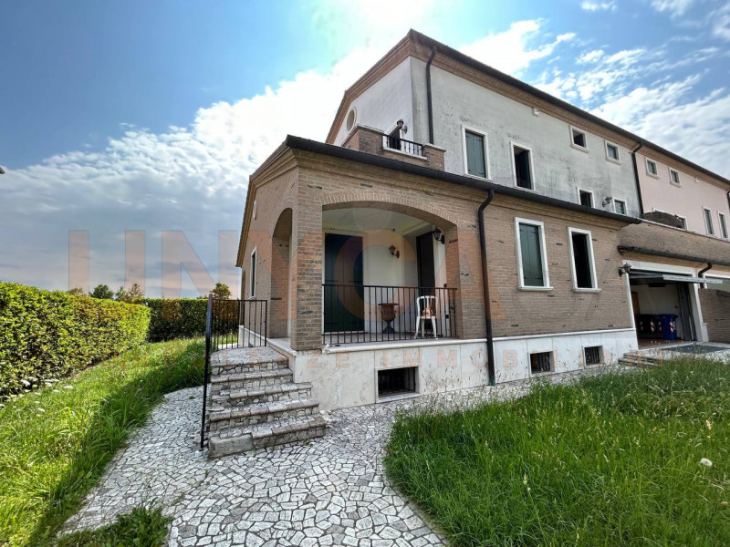 Villa Bifamiliare in vendita a Mestrino, 6 locali, zona aro, prezzo € 350.000 | PortaleAgenzieImmobiliari.it