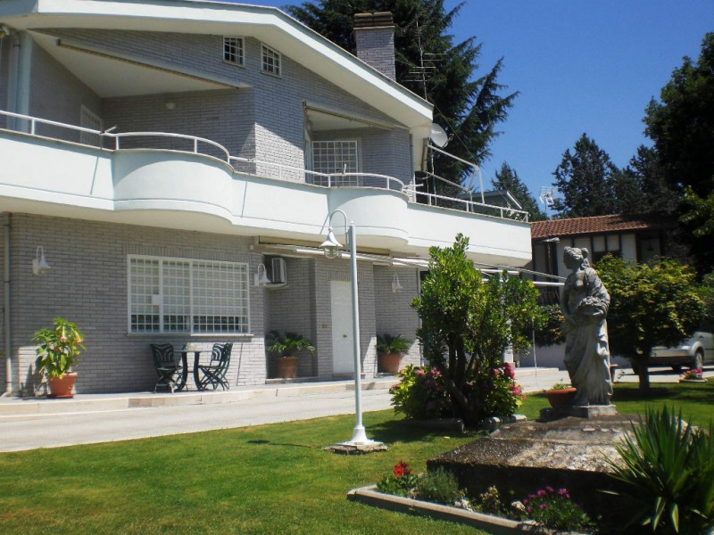 Villa in vendita a Tivoli, 6 locali, Trattative riservate | CambioCasa.it