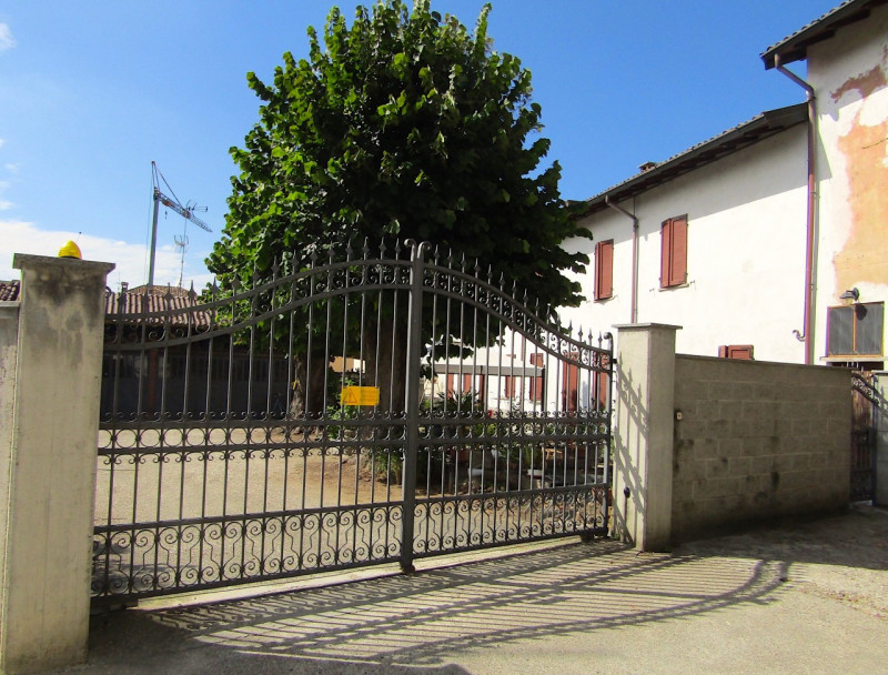 Villa Bifamiliare in Vendita a Sannazzaro de' Burgondi