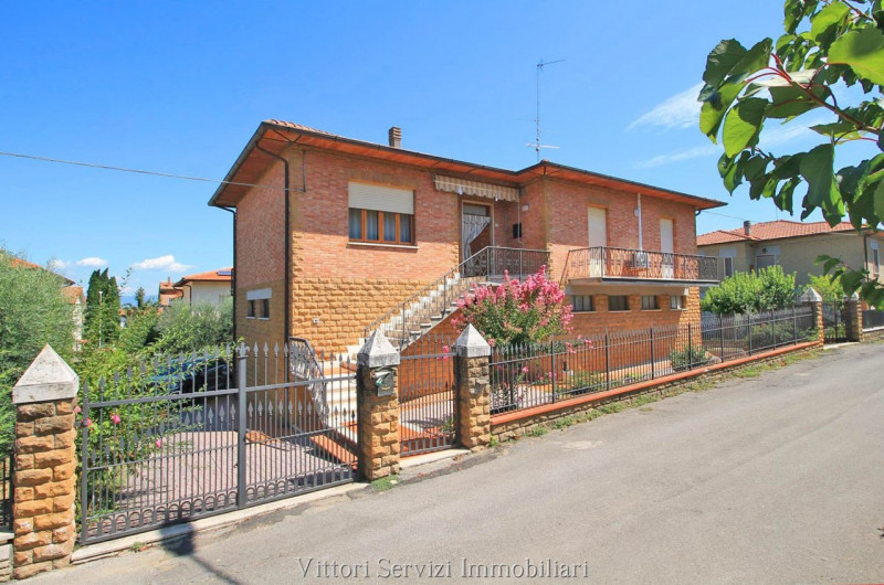 Villa in vendita a Montepulciano, 8 locali, zona aviva, prezzo € 219.000 | PortaleAgenzieImmobiliari.it