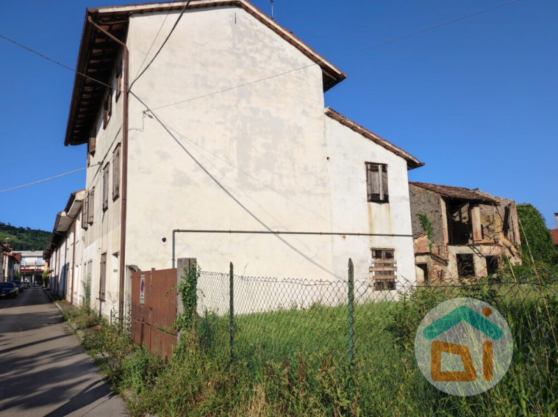 Villa in vendita a Cormons, 5 locali, zona Località: Cormons, prezzo € 90.000 | PortaleAgenzieImmobiliari.it