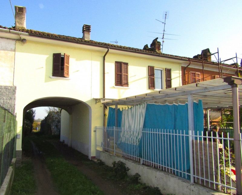 Villa a Schiera in vendita a Sannazzaro de' Burgondi, 3 locali, zona Località: Sannazzaro Dè Burgondi, prezzo € 38.000 | CambioCasa.it