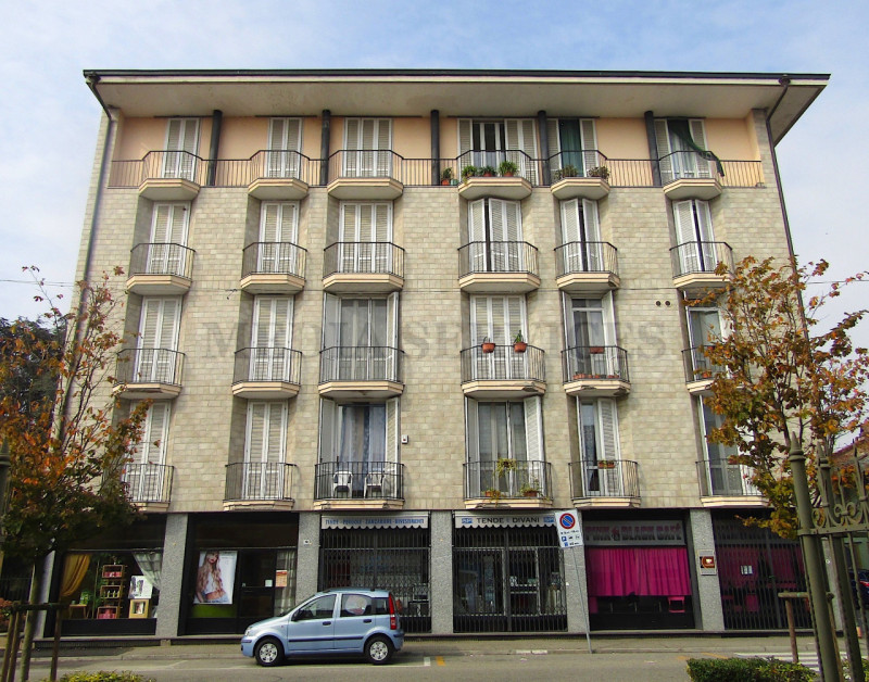 Appartamento in vendita a Sannazzaro de' Burgondi, 4 locali, zona Località: Sannazzaro Dè Burgondi - Centro, prezzo € 68.000 | CambioCasa.it