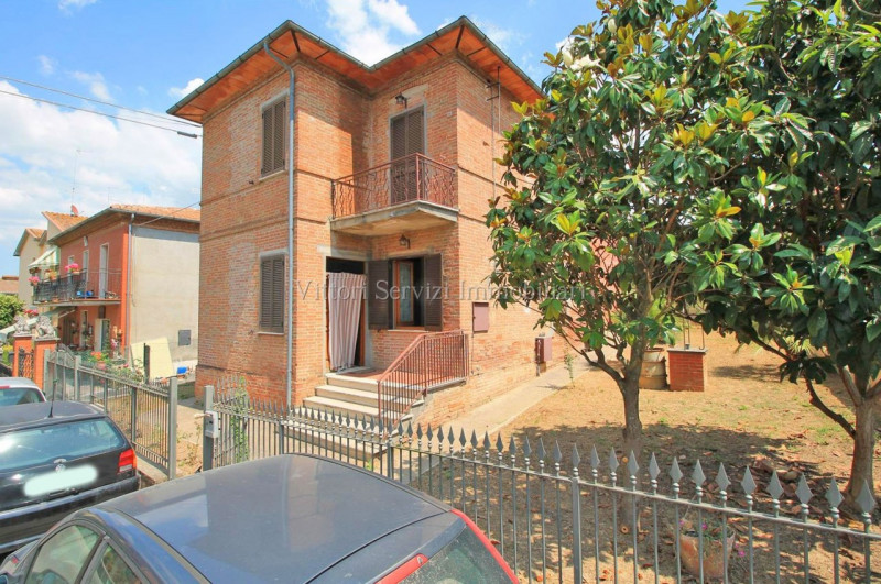 Villa Bifamiliare in vendita a Montepulciano, 7 locali, zona aviva, prezzo € 139.000 | PortaleAgenzieImmobiliari.it
