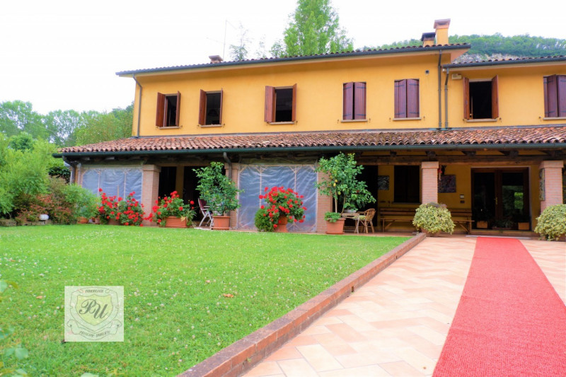 Villa in vendita a Cinto Euganeo, 6 locali, zona Località: Cinto Euganeo, Trattative riservate | PortaleAgenzieImmobiliari.it