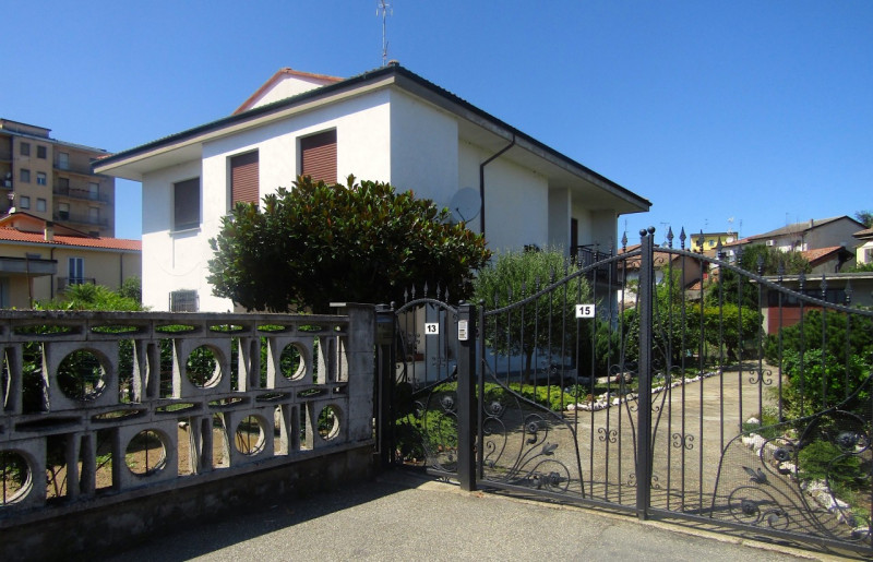 Villa in vendita a Sannazzaro de' Burgondi, 5 locali, zona Località: Sannazzaro Dè Burgondi, prezzo € 206.000 | CambioCasa.it
