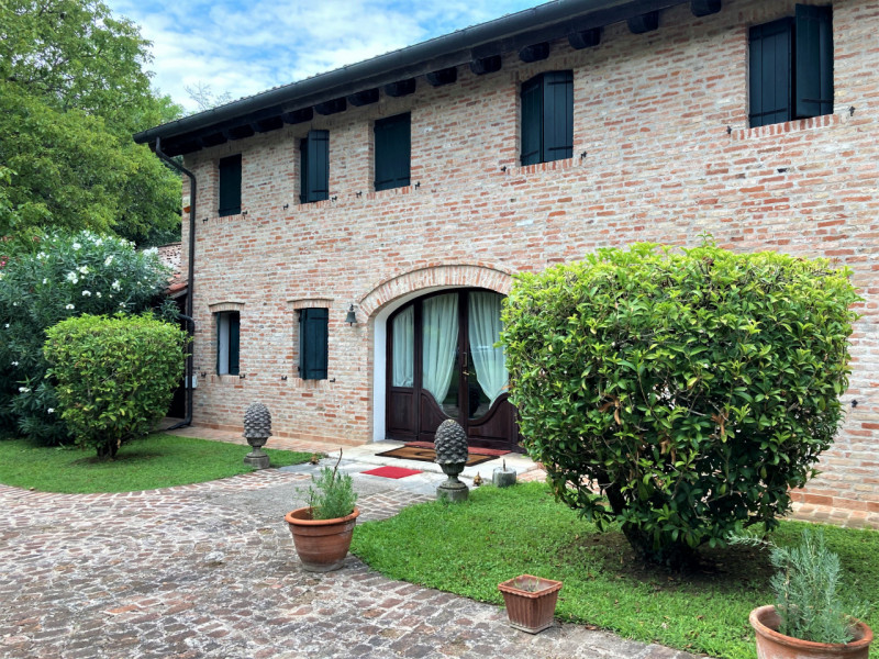 Villa in vendita a Loreggia, 6 locali, zona Località: Loreggia, Trattative riservate | PortaleAgenzieImmobiliari.it
