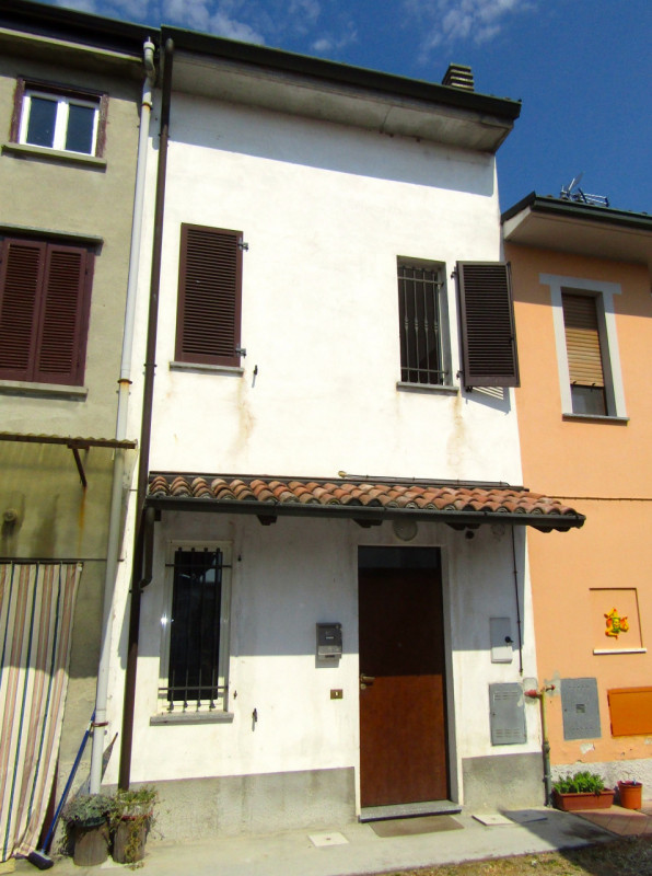 Villa a Schiera a Sannazzaro de' Burgondi in Vendita