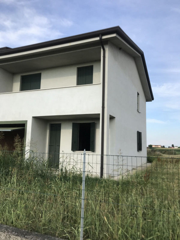 Villa a Schiera in vendita a Solesino, 4 locali, zona selle, prezzo € 89.000 | PortaleAgenzieImmobiliari.it