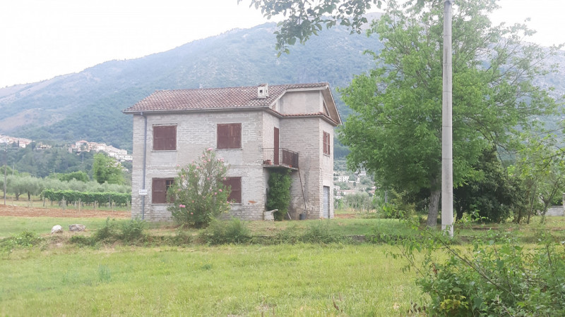 Villa in Vendita a Posta Fibreno