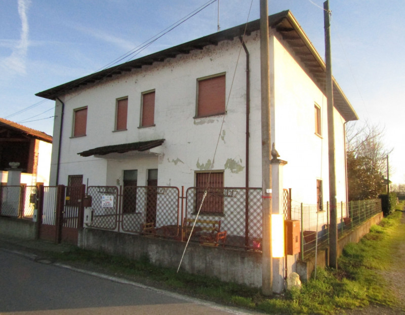 Villa a Schiera in vendita a Sannazzaro de' Burgondi, 4 locali, zona Località: Sannazzaro Dè Burgondi, prezzo € 78.000 | PortaleAgenzieImmobiliari.it