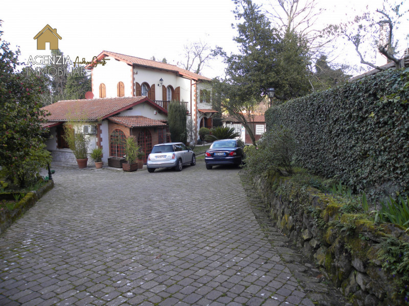 Villa in vendita a Rocca di Papa, 6 locali, prezzo € 500.000 | CambioCasa.it