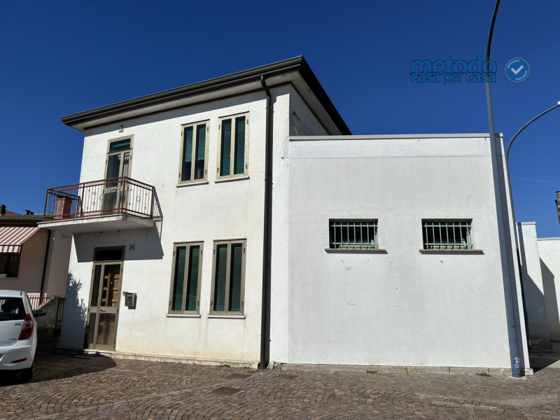 Villa in vendita a Villadose, 6 locali, zona Località: Villadose, prezzo € 68.000 | PortaleAgenzieImmobiliari.it