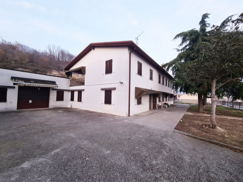 Villa in vendita a Cinto Euganeo, 5 locali, zona Località: Cinto Euganeo, prezzo € 195.000 | CambioCasa.it