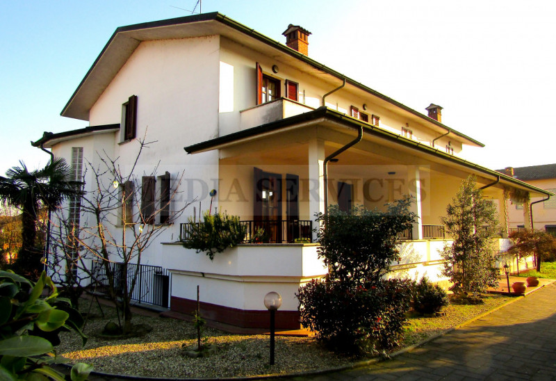 Villa in vendita a Garlasco, 5 locali, zona Località: Garlasco, prezzo € 240.000 | CambioCasa.it