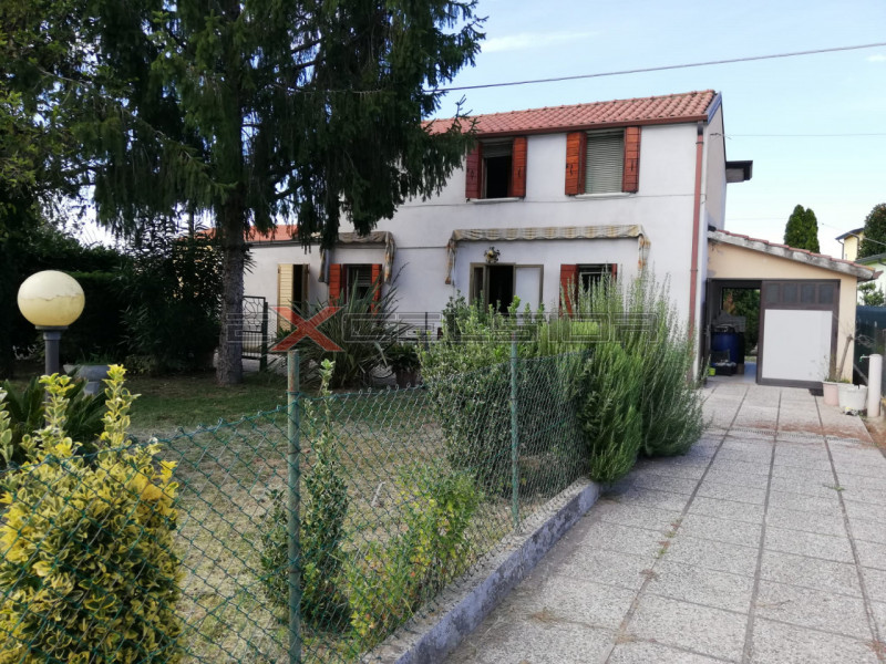 Villa in Vendita a Cavarzere