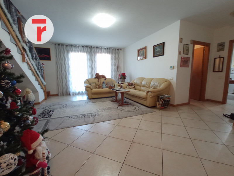 Appartamento in vendita a Campodarsego, 6 locali, zona 'Andrea, prezzo € 218.000 | PortaleAgenzieImmobiliari.it