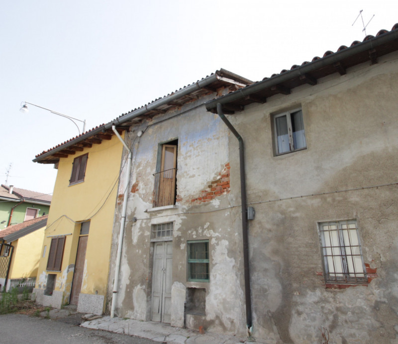Villa in vendita a Trovo, 5 locali, prezzo € 45.000 | CambioCasa.it