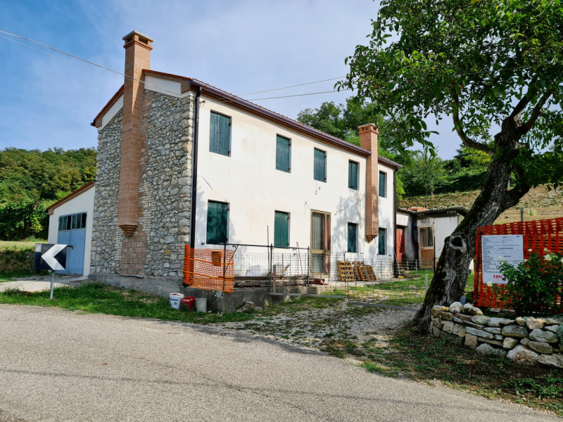 Rustico / Casale in vendita a Cinto Euganeo, 3 locali, zona Località: Valnogaredo, prezzo € 175.000 | CambioCasa.it