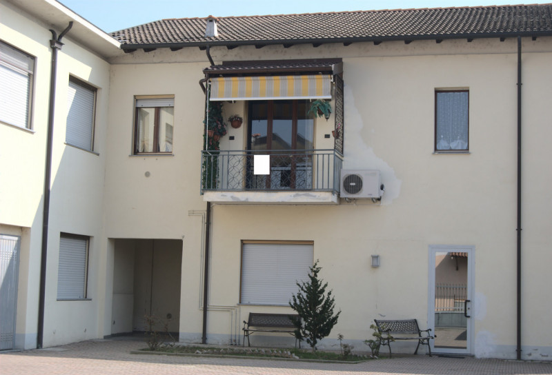 Appartamento in vendita a Sannazzaro de' Burgondi, 3 locali, zona Località: Sannazzaro Dè Burgondi - Centro, prezzo € 93.000 | CambioCasa.it