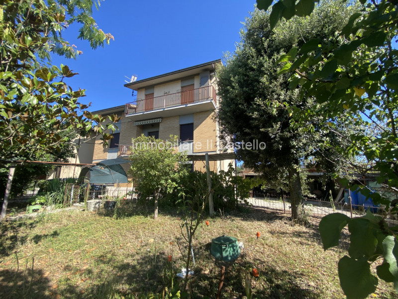Villa in vendita a Chiusi, 7 locali, zona si Scalo, prezzo € 320.000 | PortaleAgenzieImmobiliari.it