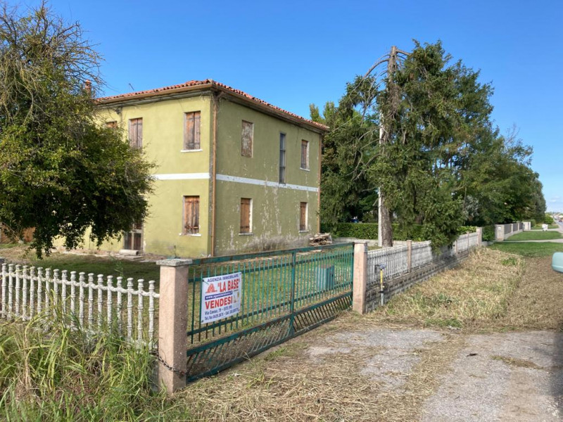 Villa in vendita a Lusia, 5 locali, prezzo € 85.000 | PortaleAgenzieImmobiliari.it