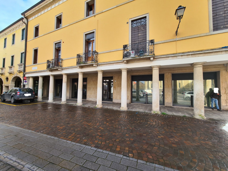 Negozio / Locale in affitto a Cologna Veneta, 9999 locali, prezzo € 2.200 | PortaleAgenzieImmobiliari.it
