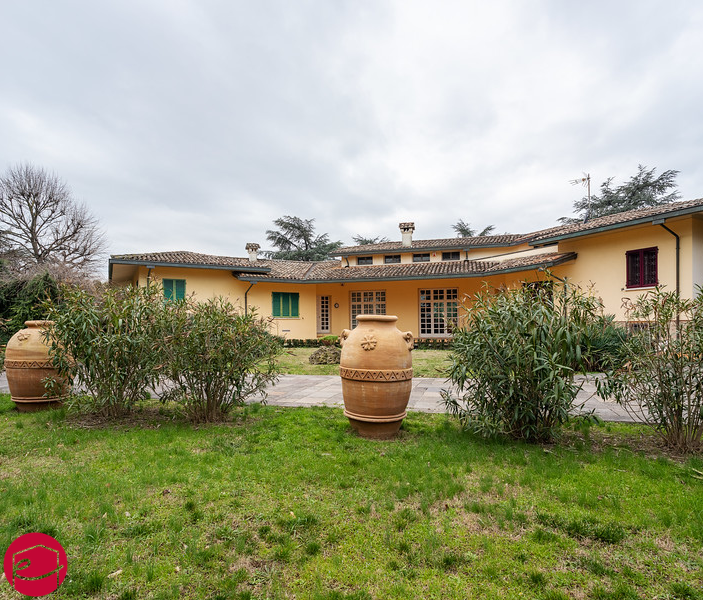 Villa in vendita a Santarcangelo di Romagna, 9999 locali, zona Località: Santarcangelo di Romagna, Trattative riservate | CambioCasa.it
